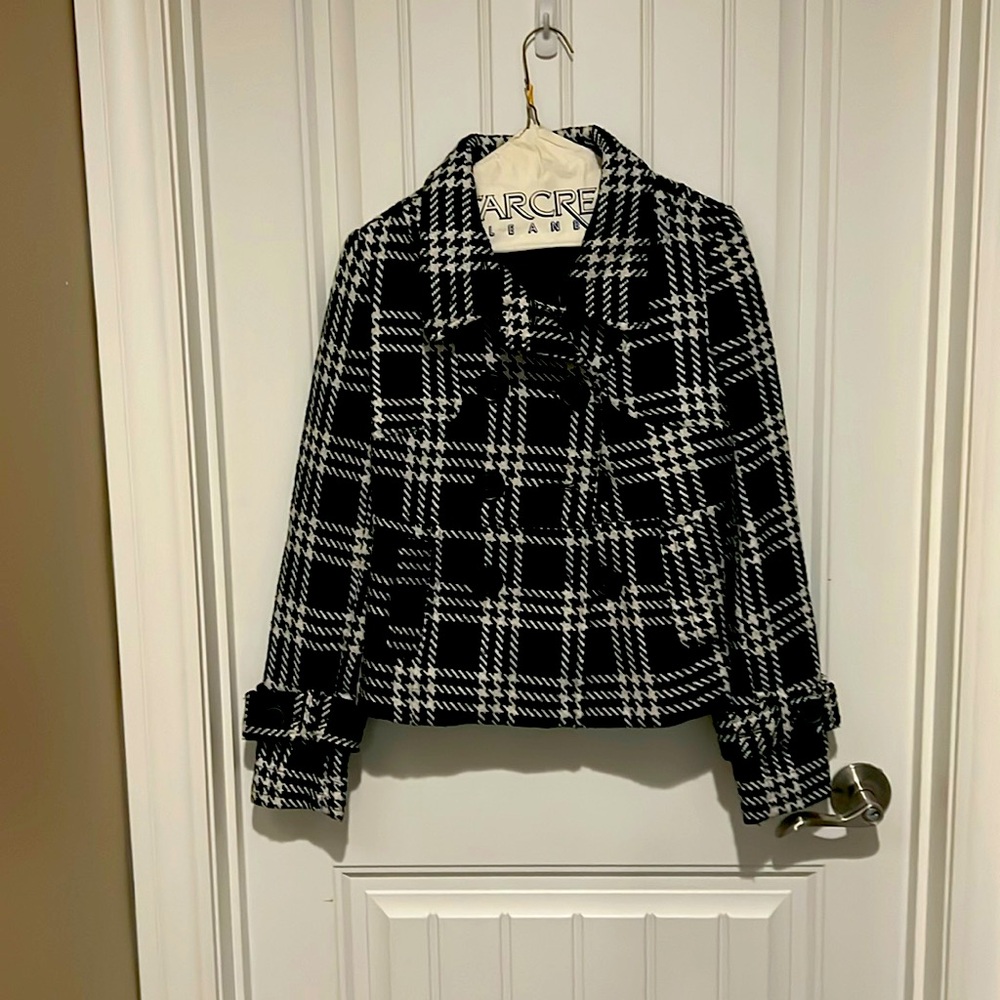 Juniors, coffee shop brand plaid button front jacket size small.